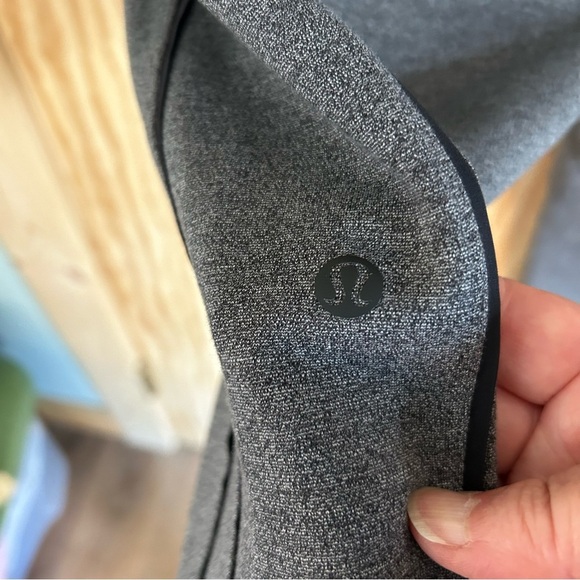 Lululemon Light Strides Cropped Pants. Size 6. - Picture 8 of 12